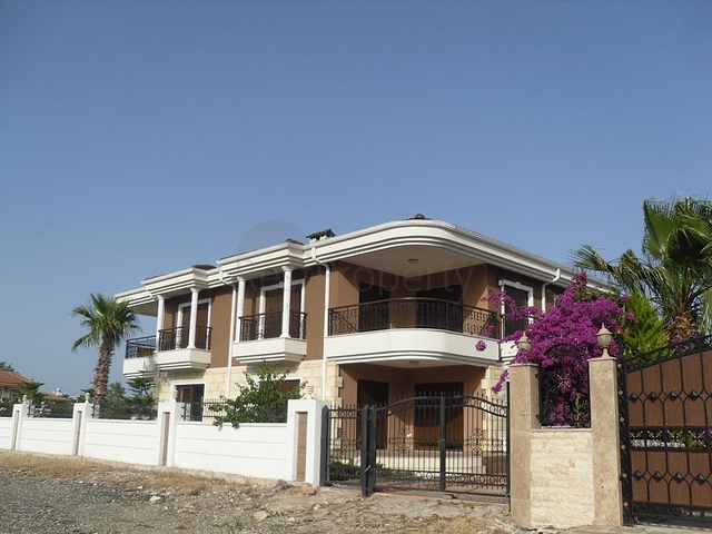 فيلات شبه منفصلة 3 + 1 في وسط كاميوفا ، كيمير 300 متر من البحر