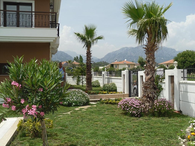 فيلات شبه منفصلة 3 + 1 في وسط كاميوفا ، كيمير 300 متر من البحر