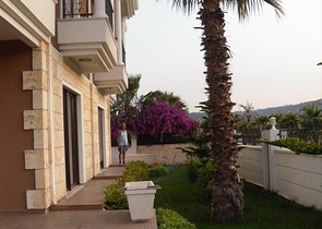 فيلات شبه منفصلة 3 + 1 في وسط كاميوفا ، كيمير 300 متر من البحر