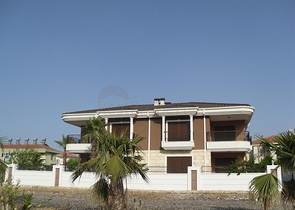 فيلات شبه منفصلة 3 + 1 في وسط كاميوفا ، كيمير 300 متر من البحر