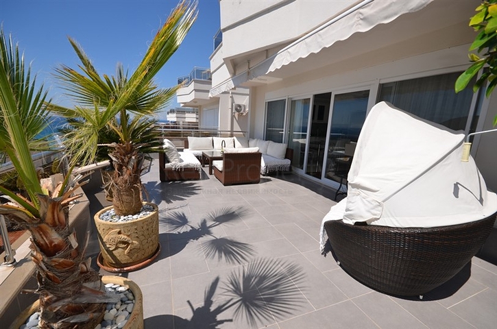 شقة فاخرة بإطلالة بانورامية على البحر في منطقة كوناكليه - ألانيا