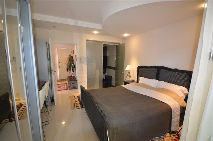 شقة فاخرة بإطلالة بانورامية على البحر في منطقة كوناكليه - ألانيا