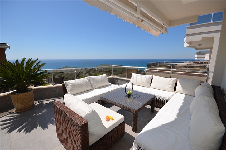 شقة فاخرة بإطلالة بانورامية على البحر في منطقة كوناكليه - ألانيا