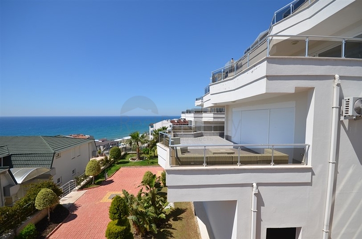شقة فاخرة بإطلالة بانورامية على البحر في منطقة كوناكليه - ألانيا