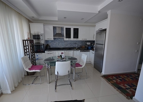 شقة فاخرة بإطلالة بانورامية على البحر في منطقة كوناكليه - ألانيا