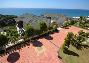 شقة فاخرة بإطلالة بانورامية على البحر في منطقة كوناكليه - ألانيا