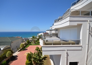 شقة فاخرة بإطلالة بانورامية على البحر في منطقة كوناكليه - ألانيا