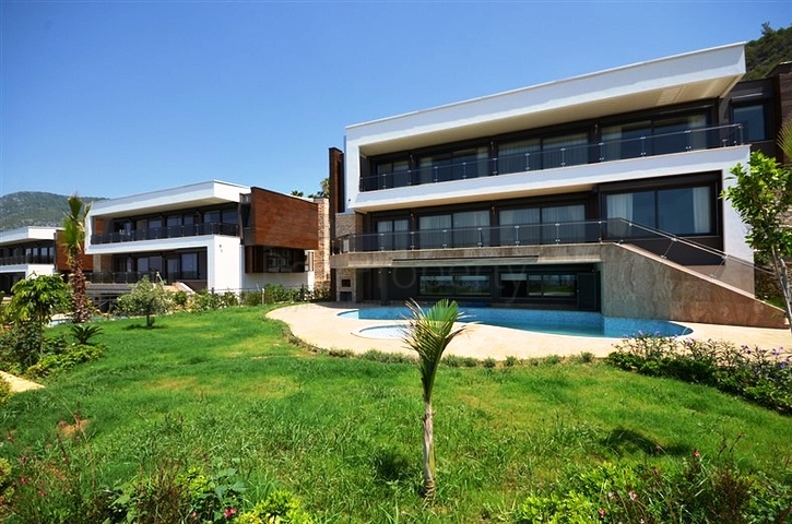 مجمع فيلات وشقق بتصميم فاخر وبأحدث التقنيات في مركز المدينة السياحية ألانيا