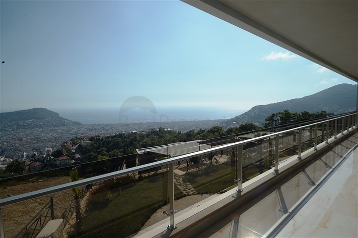 مجمع فيلات وشقق بتصميم فاخر وبأحدث التقنيات في مركز المدينة السياحية ألانيا