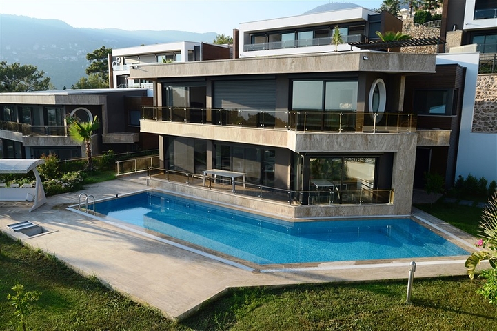 مجمع فيلات وشقق بتصميم فاخر وبأحدث التقنيات في مركز المدينة السياحية ألانيا