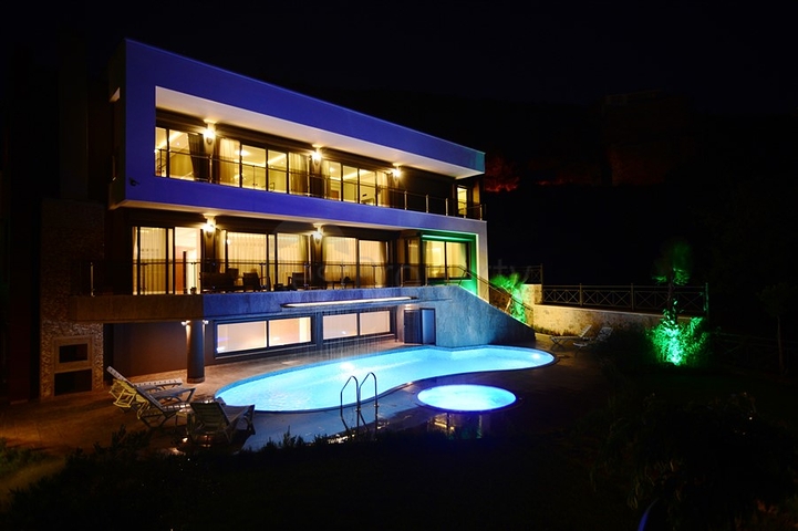 مجمع فيلات وشقق بتصميم فاخر وبأحدث التقنيات في مركز المدينة السياحية ألانيا