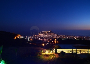 مجمع فيلات وشقق بتصميم فاخر وبأحدث التقنيات في مركز المدينة السياحية ألانيا