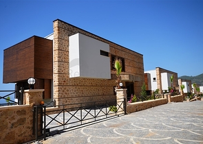 مجمع فيلات وشقق بتصميم فاخر وبأحدث التقنيات في مركز المدينة السياحية ألانيا