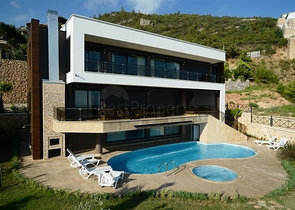 مجمع فيلات وشقق بتصميم فاخر وبأحدث التقنيات في مركز المدينة السياحية ألانيا