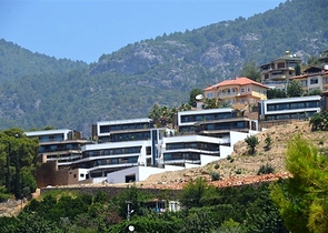 مجمع فيلات وشقق بتصميم فاخر وبأحدث التقنيات في مركز المدينة السياحية ألانيا