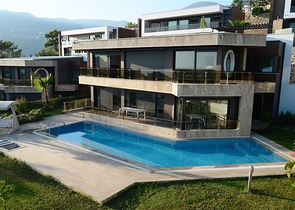 مجمع فيلات وشقق بتصميم فاخر وبأحدث التقنيات في مركز المدينة السياحية ألانيا