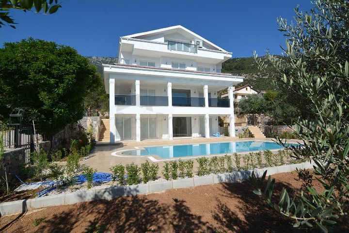 فيلا فاخرة 5 + 1 في أوفاجيك ، فتحية