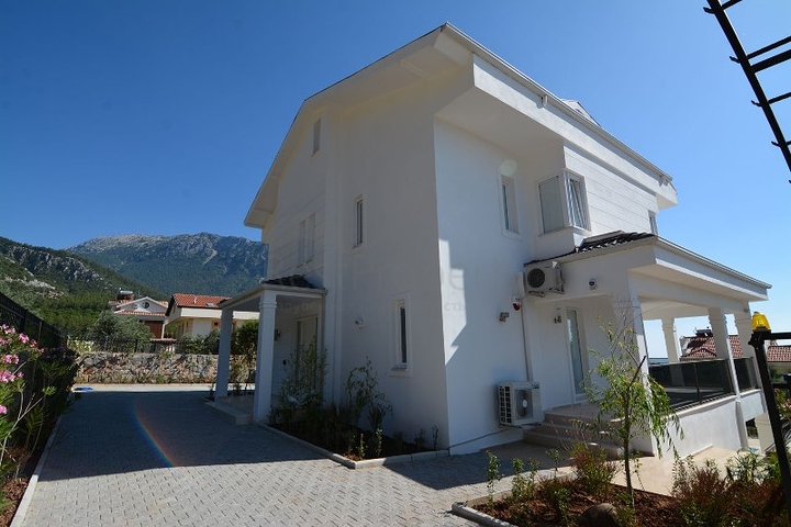 فيلا فاخرة 5 + 1 في أوفاجيك ، فتحية