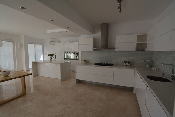 فيلا فاخرة 5 + 1 في أوفاجيك ، فتحية