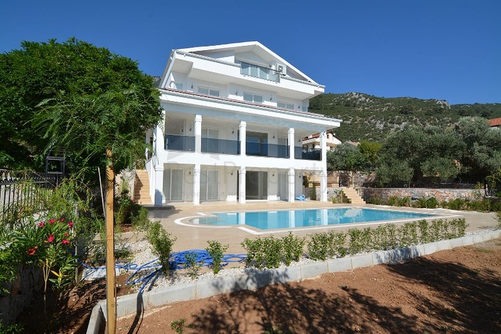 فيلا فاخرة 5 + 1 في أوفاجيك ، فتحية