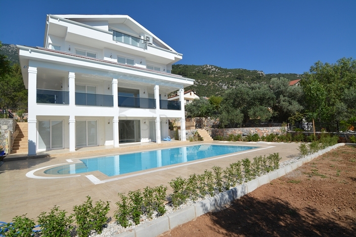 فيلا فاخرة 5 + 1 في أوفاجيك ، فتحية