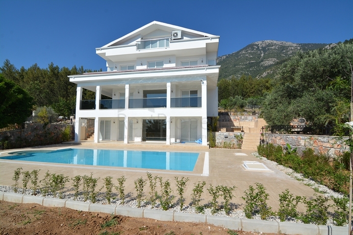 فيلا فاخرة 5 + 1 في أوفاجيك ، فتحية