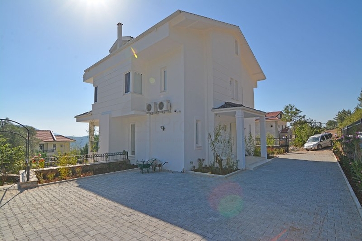 فيلا فاخرة 5 + 1 في أوفاجيك ، فتحية