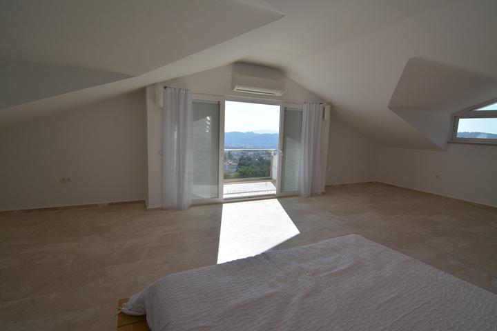 فيلا فاخرة 5 + 1 في أوفاجيك ، فتحية