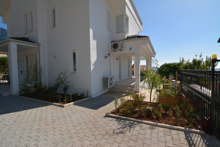 فيلا فاخرة 5 + 1 في أوفاجيك ، فتحية