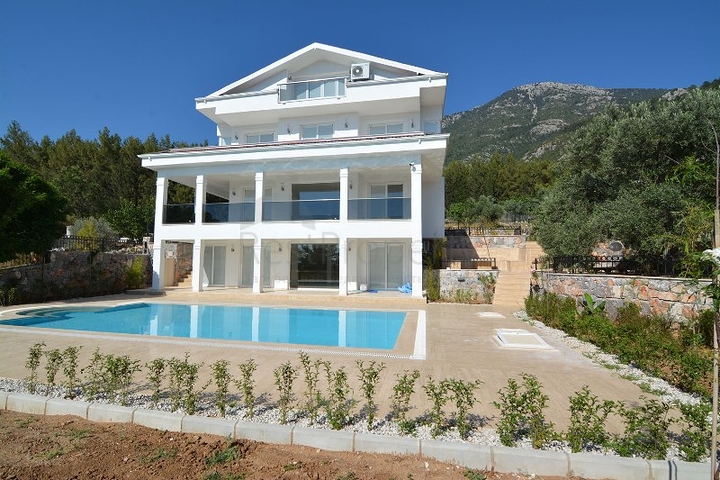 فيلا فاخرة 5 + 1 في أوفاجيك ، فتحية