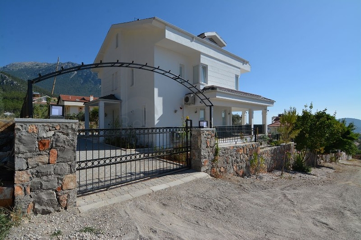 فيلا فاخرة 5 + 1 في أوفاجيك ، فتحية