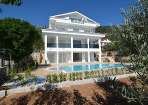 فيلا فاخرة 5 + 1 في أوفاجيك ، فتحية