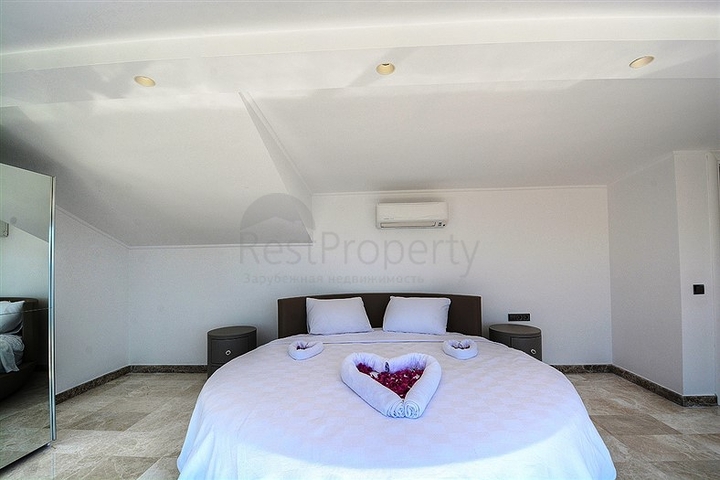 فيلا بإطلالة بحرية و جبلية في منطقة كالكان – كاس