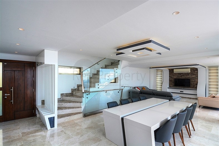 فيلا بإطلالة بحرية و جبلية في منطقة كالكان – كاس