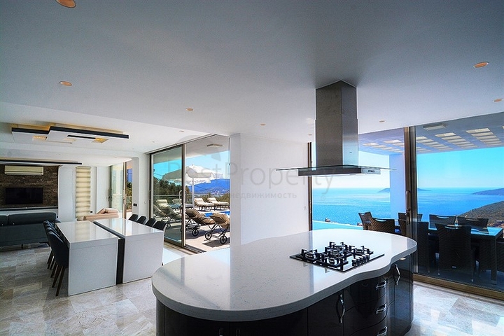 فيلا بإطلالة بحرية و جبلية في منطقة كالكان – كاس