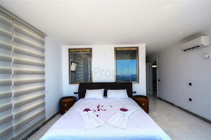 فيلا بإطلالة بحرية و جبلية في منطقة كالكان – كاس