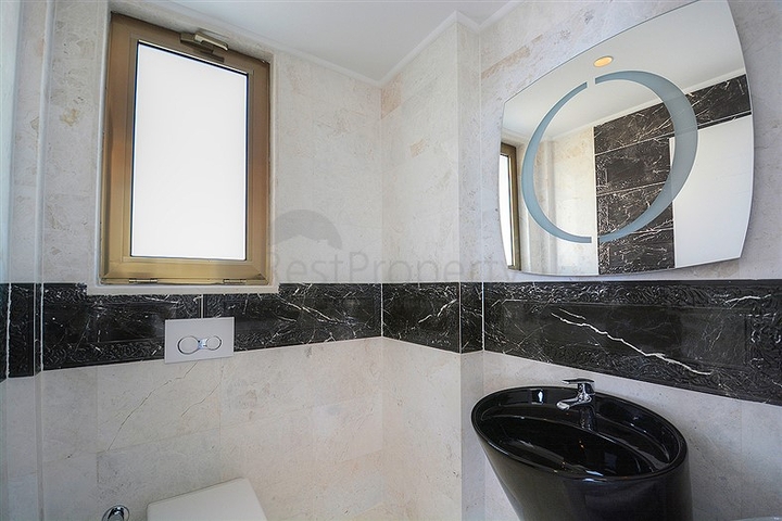 فيلا بإطلالة بحرية و جبلية في منطقة كالكان – كاس