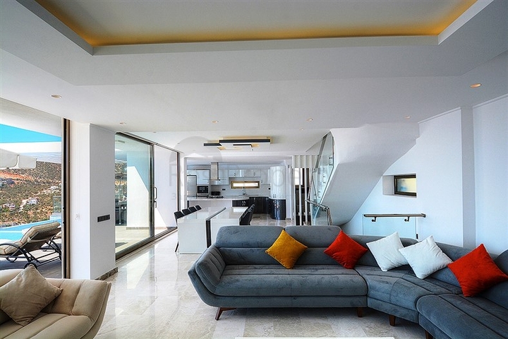 فيلا بإطلالة بحرية و جبلية في منطقة كالكان – كاس