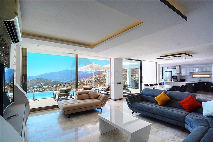 فيلا بإطلالة بحرية و جبلية في منطقة كالكان – كاس