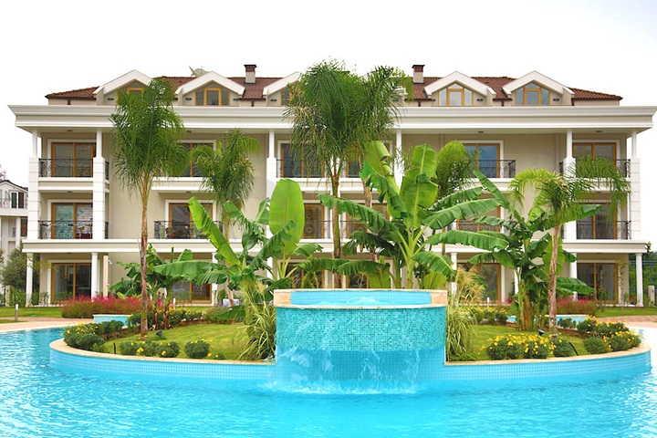 مجمع سكني جديد في وادٍ خلاب وسط غابة صنوبرية بإطلالات جبلية