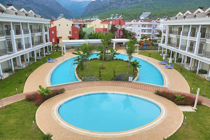 مجمع سكني جديد في وادٍ خلاب وسط غابة صنوبرية بإطلالات جبلية