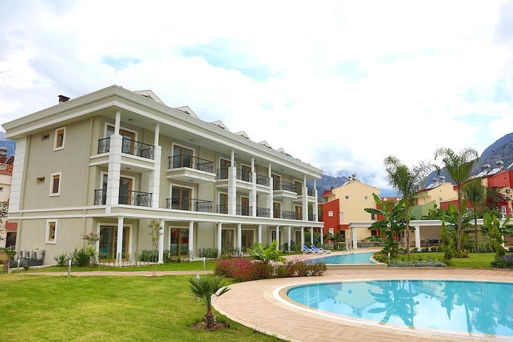 مجمع سكني جديد في وادٍ خلاب وسط غابة صنوبرية بإطلالات جبلية