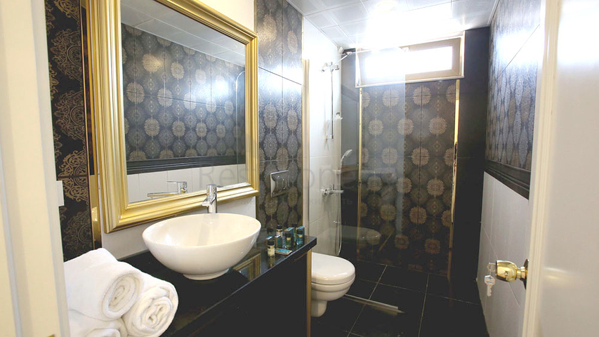 مجمع سكني جديد في وادٍ خلاب وسط غابة صنوبرية بإطلالات جبلية