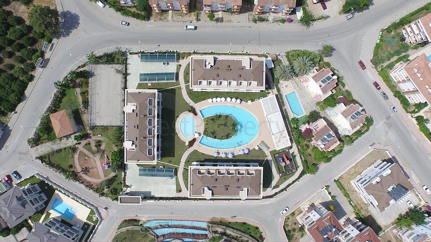 مجمع سكني جديد في وادٍ خلاب وسط غابة صنوبرية بإطلالات جبلية