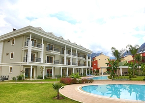 مجمع سكني جديد في وادٍ خلاب وسط غابة صنوبرية بإطلالات جبلية