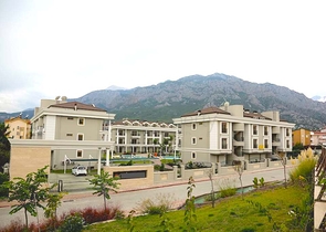 مجمع سكني جديد في وادٍ خلاب وسط غابة صنوبرية بإطلالات جبلية