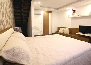 مجمع سكني جديد في وادٍ خلاب وسط غابة صنوبرية بإطلالات جبلية