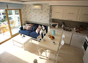 مجمع سكني جديد في وادٍ خلاب وسط غابة صنوبرية بإطلالات جبلية