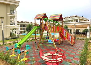 مجمع سكني جديد في وادٍ خلاب وسط غابة صنوبرية بإطلالات جبلية