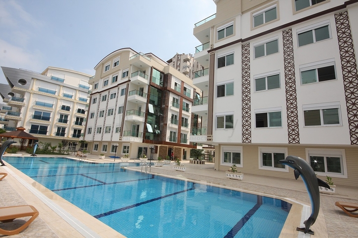 مشروع راقٍ في كونيالتي بجانب قناة بوكاي وبستان البرتقال في أنطاليا